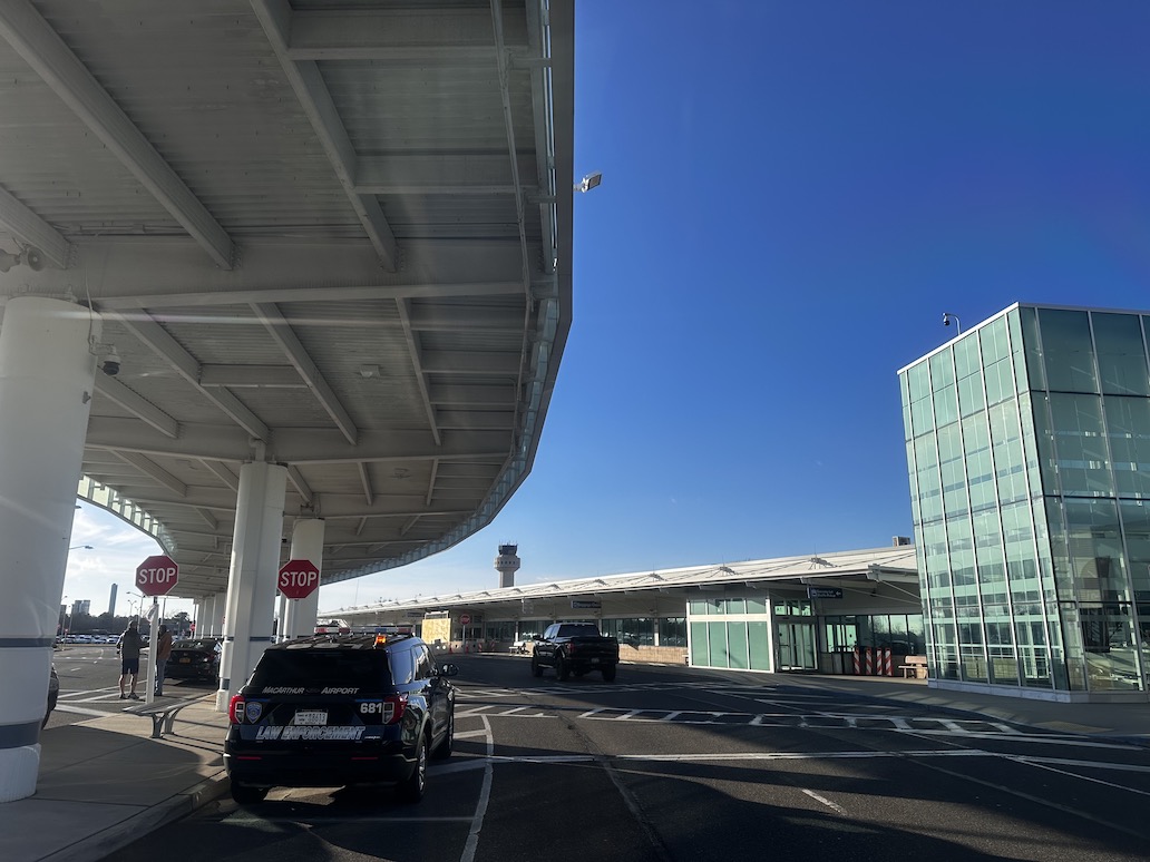 Image of outside the terminal at MacArthur Airport